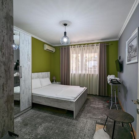 Ferienwohnung Downtown Retreat "Spiranca" Tirana Exterior foto