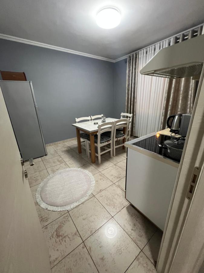 Ferienwohnung Downtown Retreat "Spiranca" Tirana Exterior foto