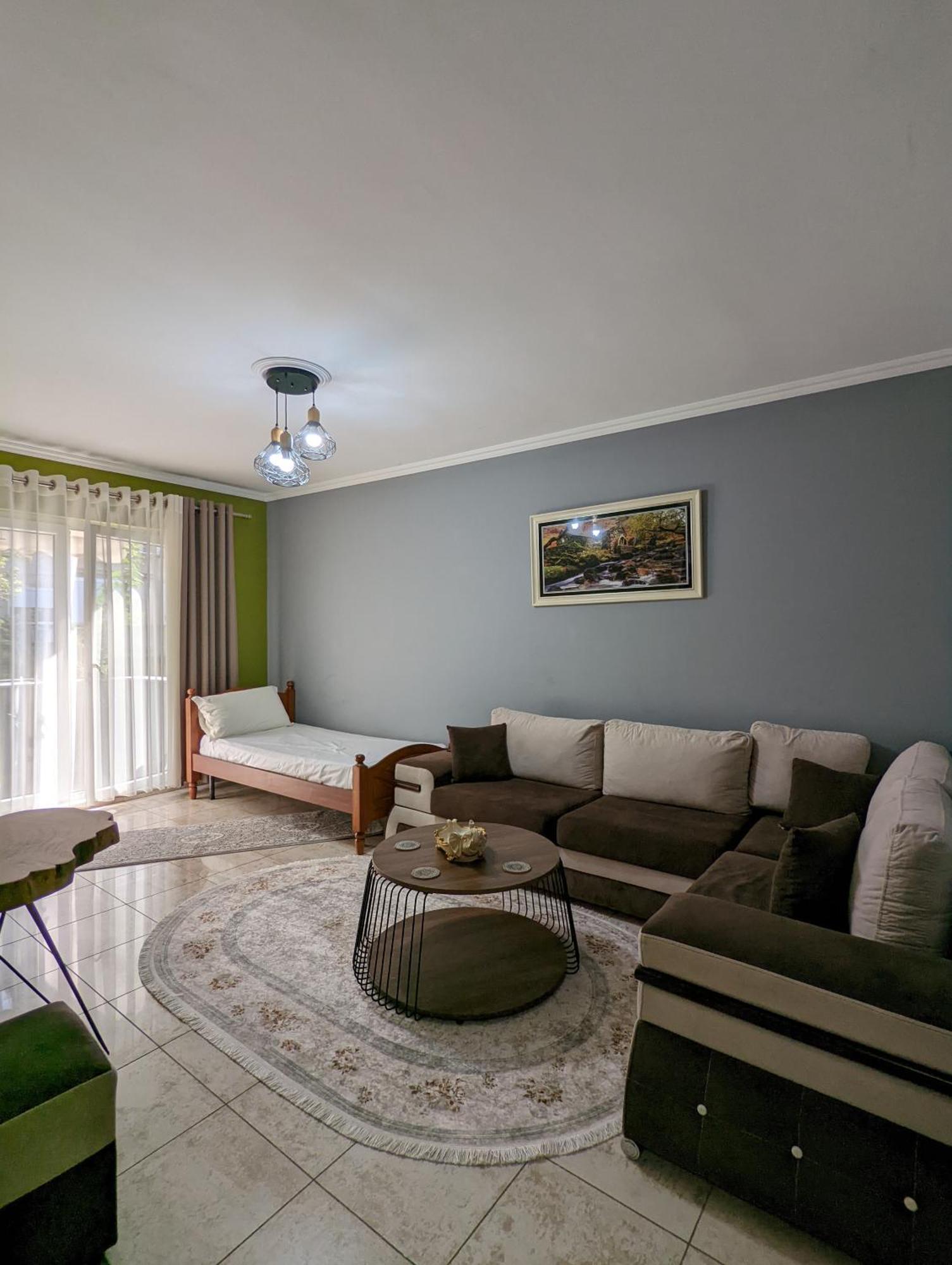 Ferienwohnung Downtown Retreat "Spiranca" Tirana Exterior foto